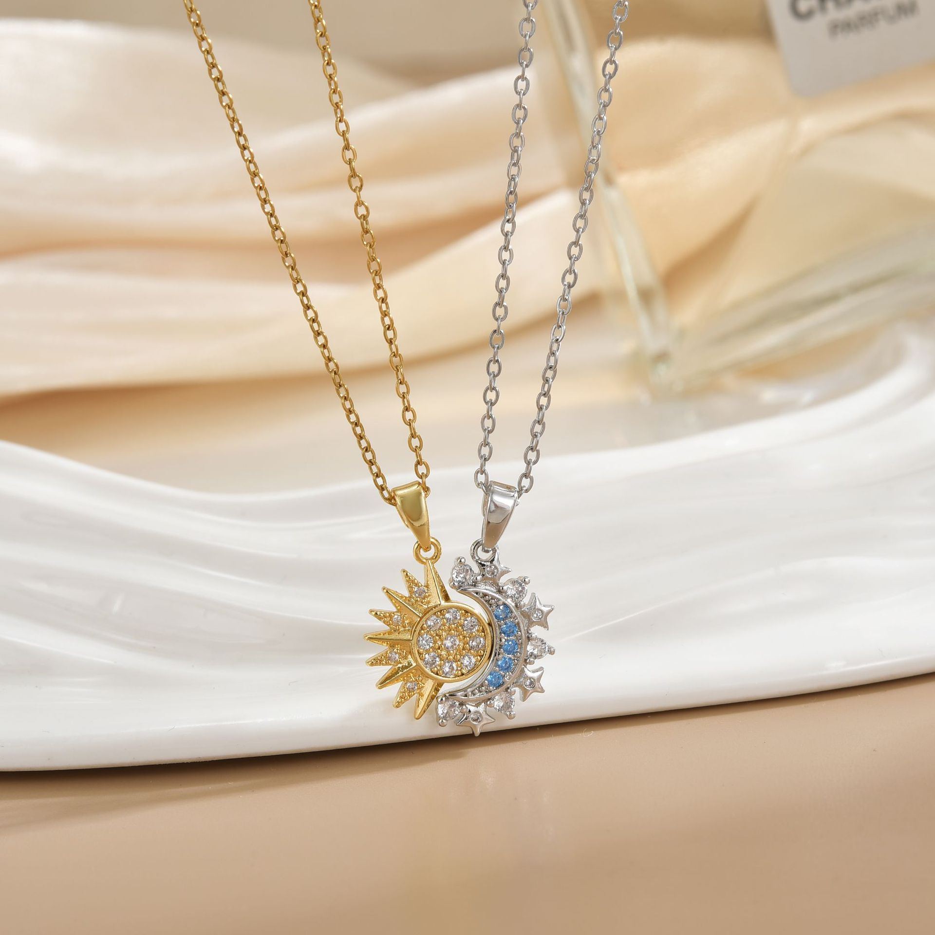 Magnetic Couple Matching Necklaces - Магнитные ожерелья для пар Солнце и