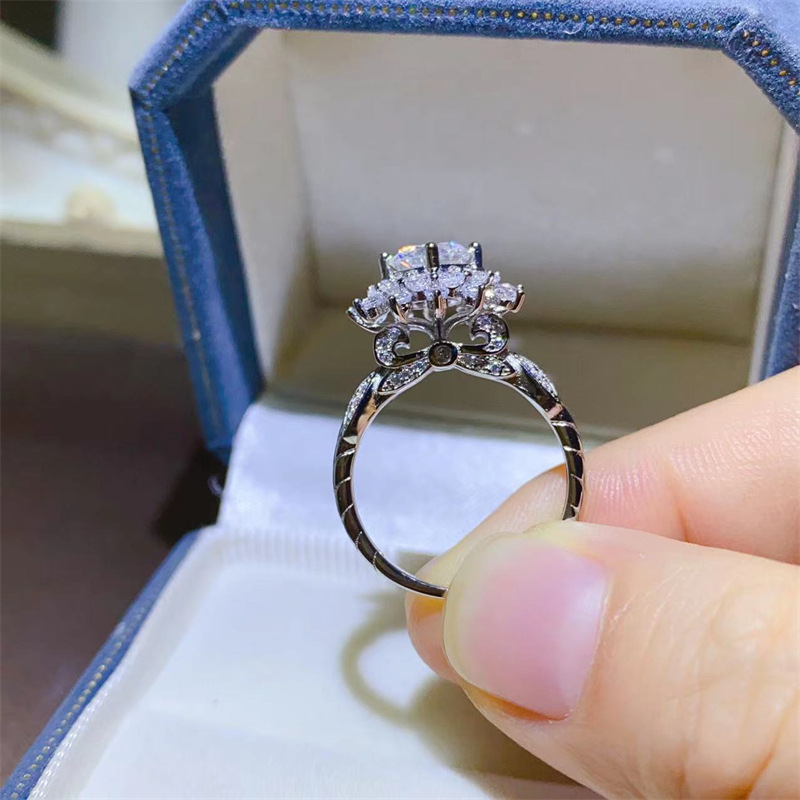 Moissanite Engagement Ring 1 Carat - Роскошное кольцо из белого золота и