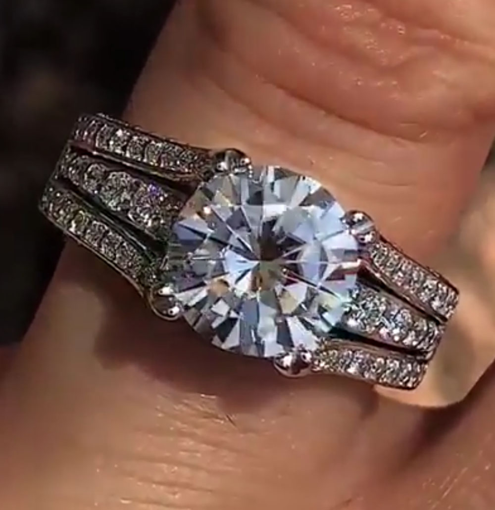 Изготовленное на заказ твердое – обзор и цена Moissanite Engagement Ring 1 Carat