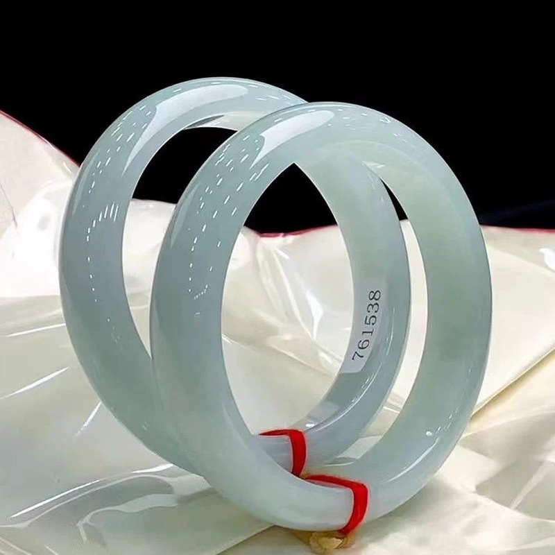 Браслет из бирманского нефрита – обзор и цена Bracelets
