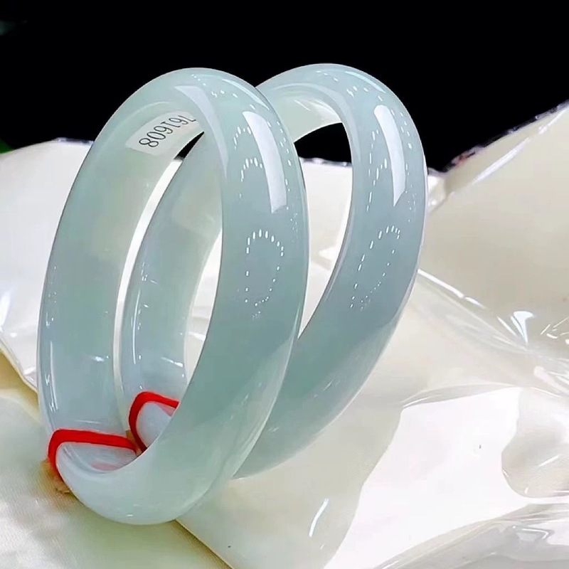 Браслет из бирманского нефрита – обзор и цена Bracelets