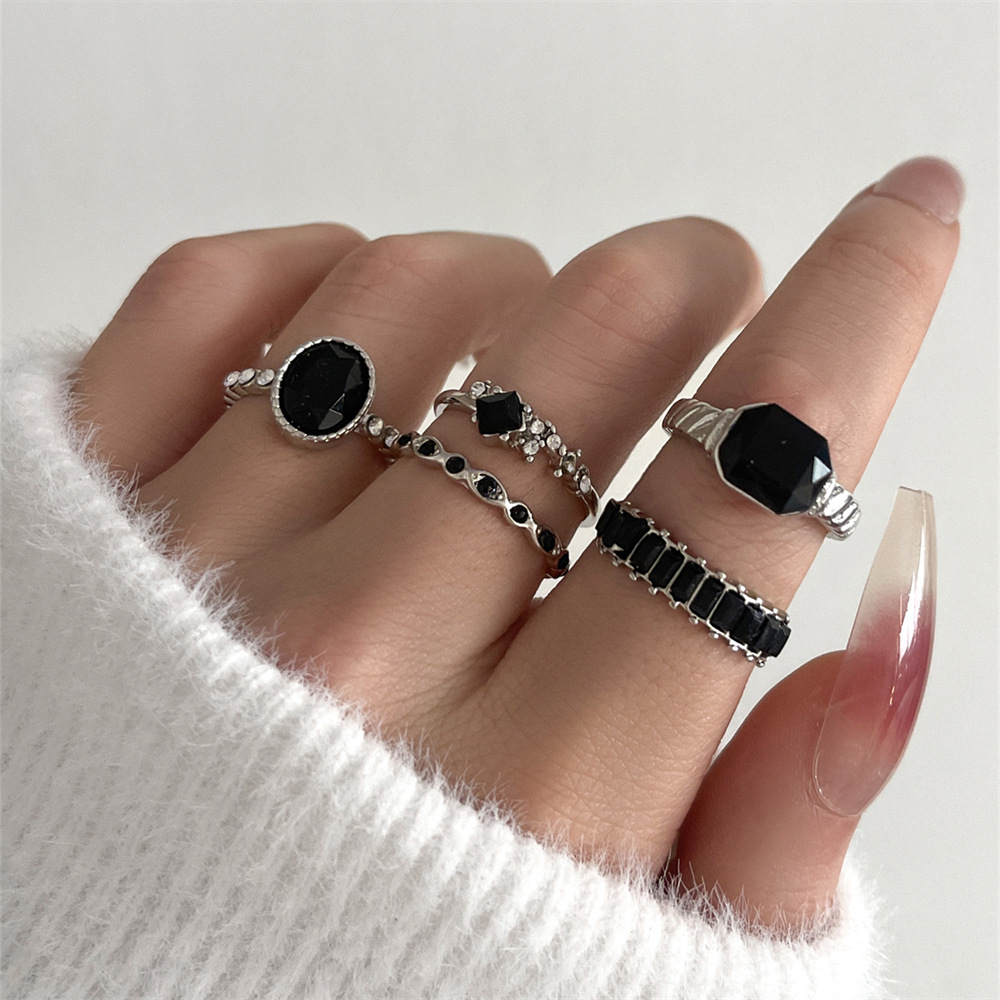 Ретро комплект колец с черным  – обзор и цена Vintage Punk Knuckle Rings Set